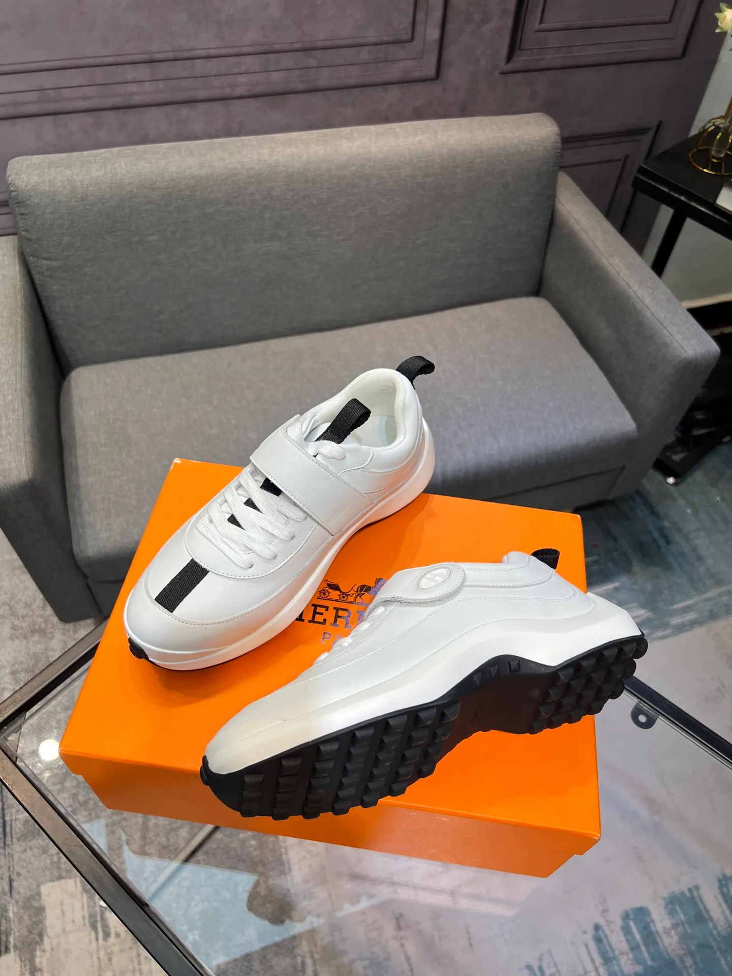 Men's shoes 💰600 Actual photos 🎬 [Hermès] Couple style, official website synchronization Counter quality French Paris catwalk style Simple and classic Imported original fabric Original 1:1 outsole! The highest version on the market! Size: Female 35-41. Male 39-45 (female 41, male 45 customized)
